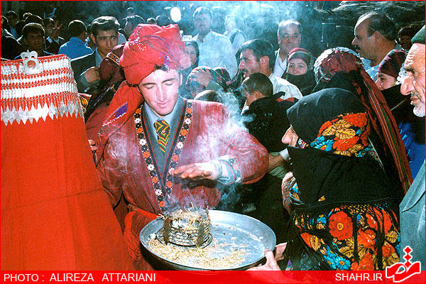 عکس های زیر مربوط به یک جشن عروسی کرمانج زبان های منطقه ی لایین در شهرستان کلات نادری واقع در شمال شرق ایران است که توسط آقای علیرضا عطاریان گرفته شده اند